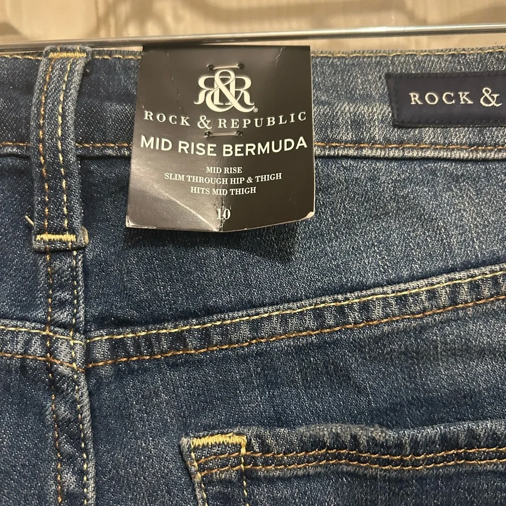Rock & Republic Mid Rise Bermuda Denim Shorts - size 10 - Picture 3 of 16